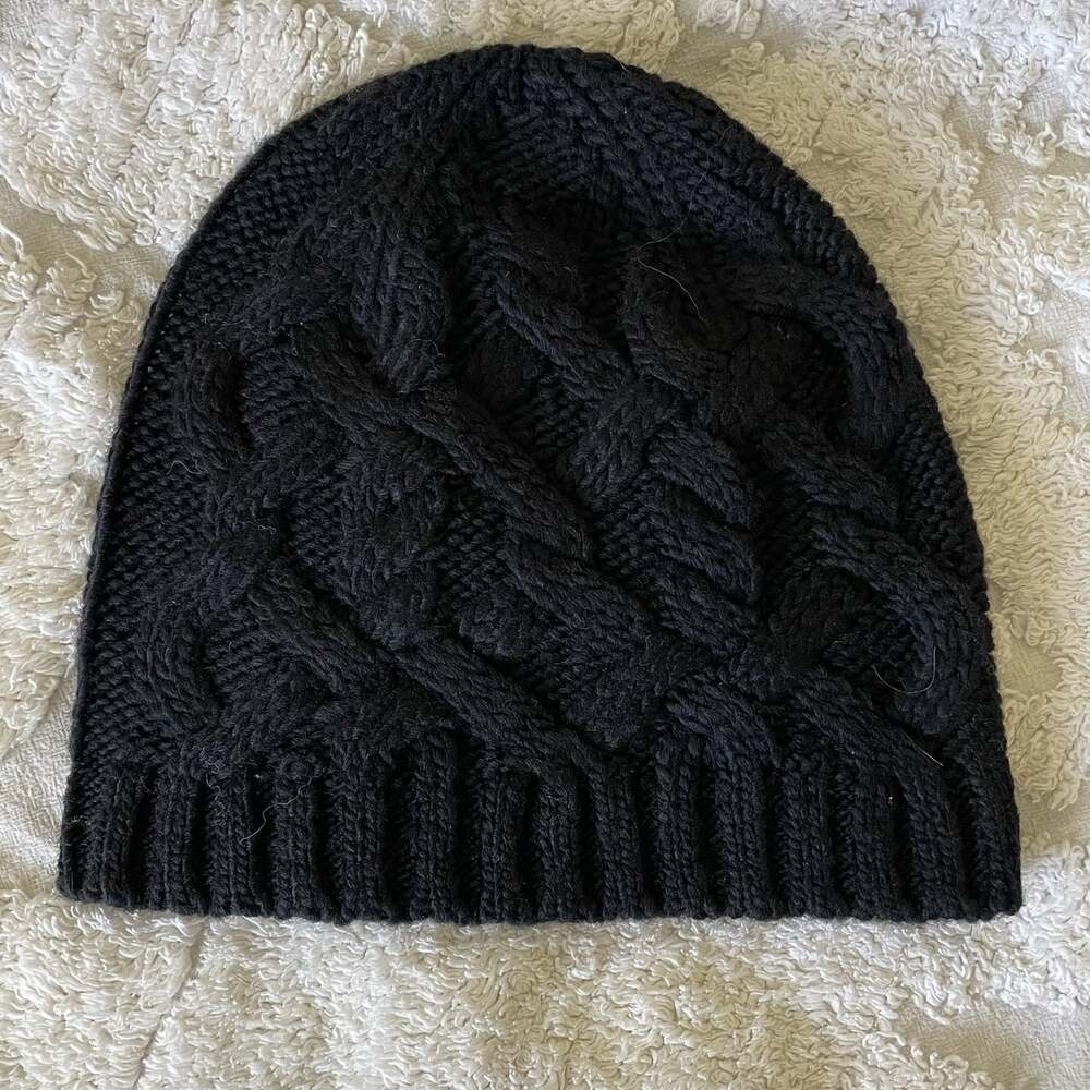 Banana Republic Men’s Cozy Cable Knit Beanie Black Hat Italian Yarn One Size